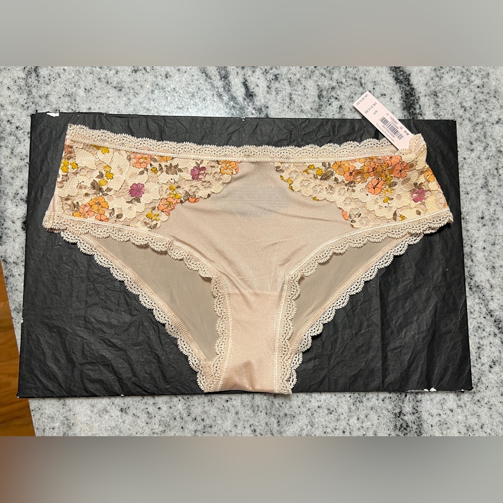 NWT Victoria’s Secret BBV Boho Floral Lace Trim Satin Hiphugger Panties SMALL S